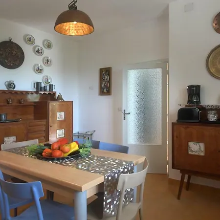 Parva Sed Apta Mihi * Φέρμο