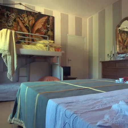 Parva Sed Apta Mihi *