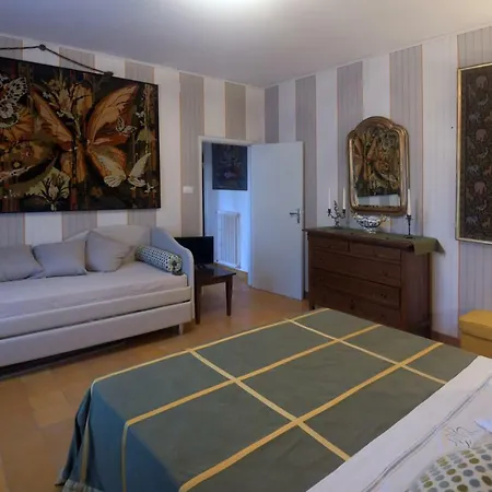 Parva Sed Apta Mihi Hotel